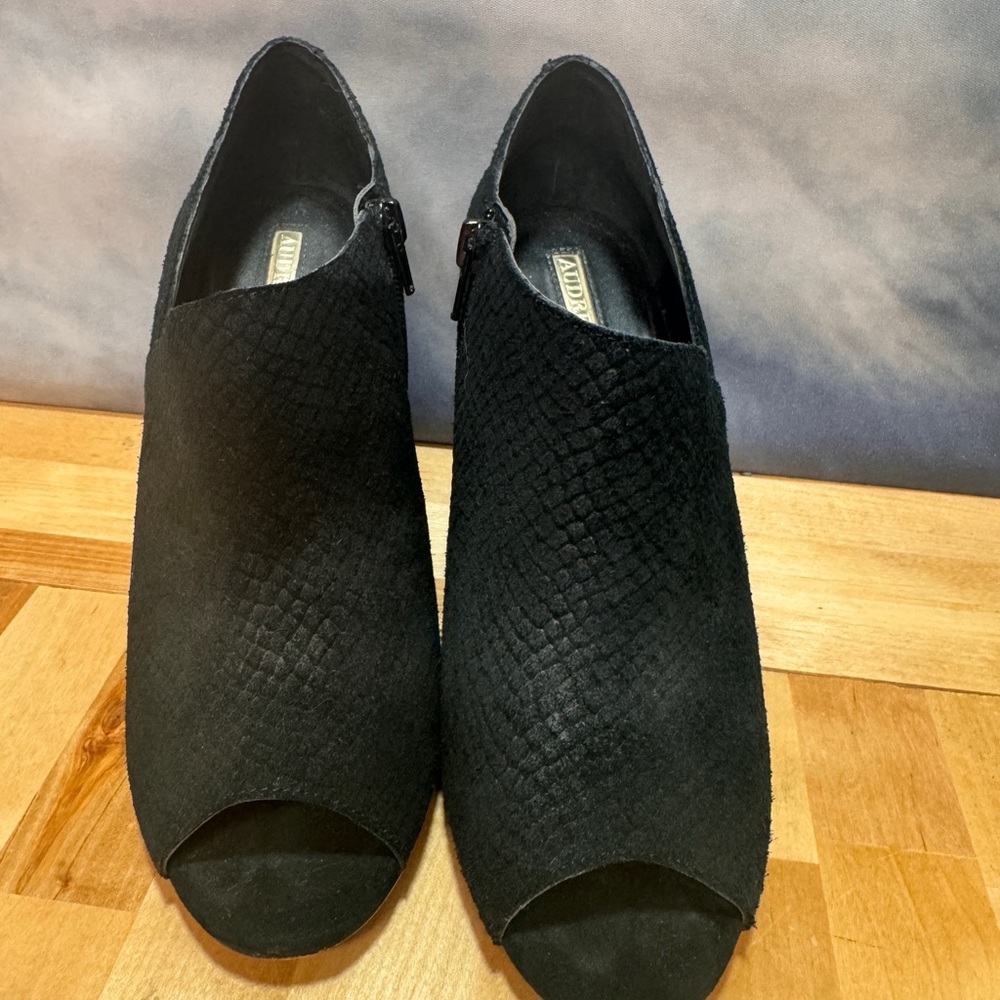 Audrey Brooke Black Peep-Toe Heels size 8 used - Picture 3 of 6